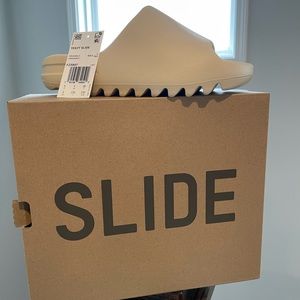 YEEZY SLIDE ADULTS SZ 5 by Adidas